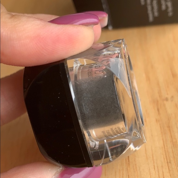Younique Moodstruck Matte Loose Powder Eye Shadow - Picture 6 of 7